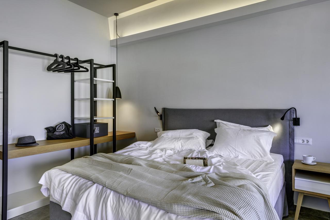 Naves Hotel *